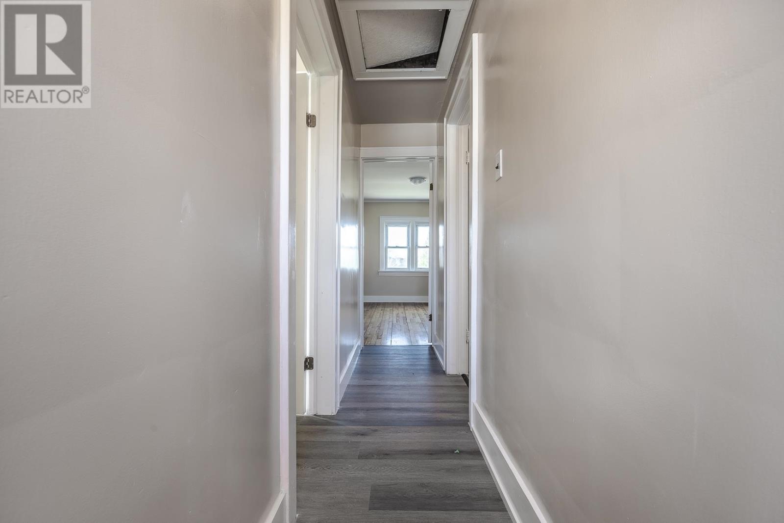 634 Portage LN - 16