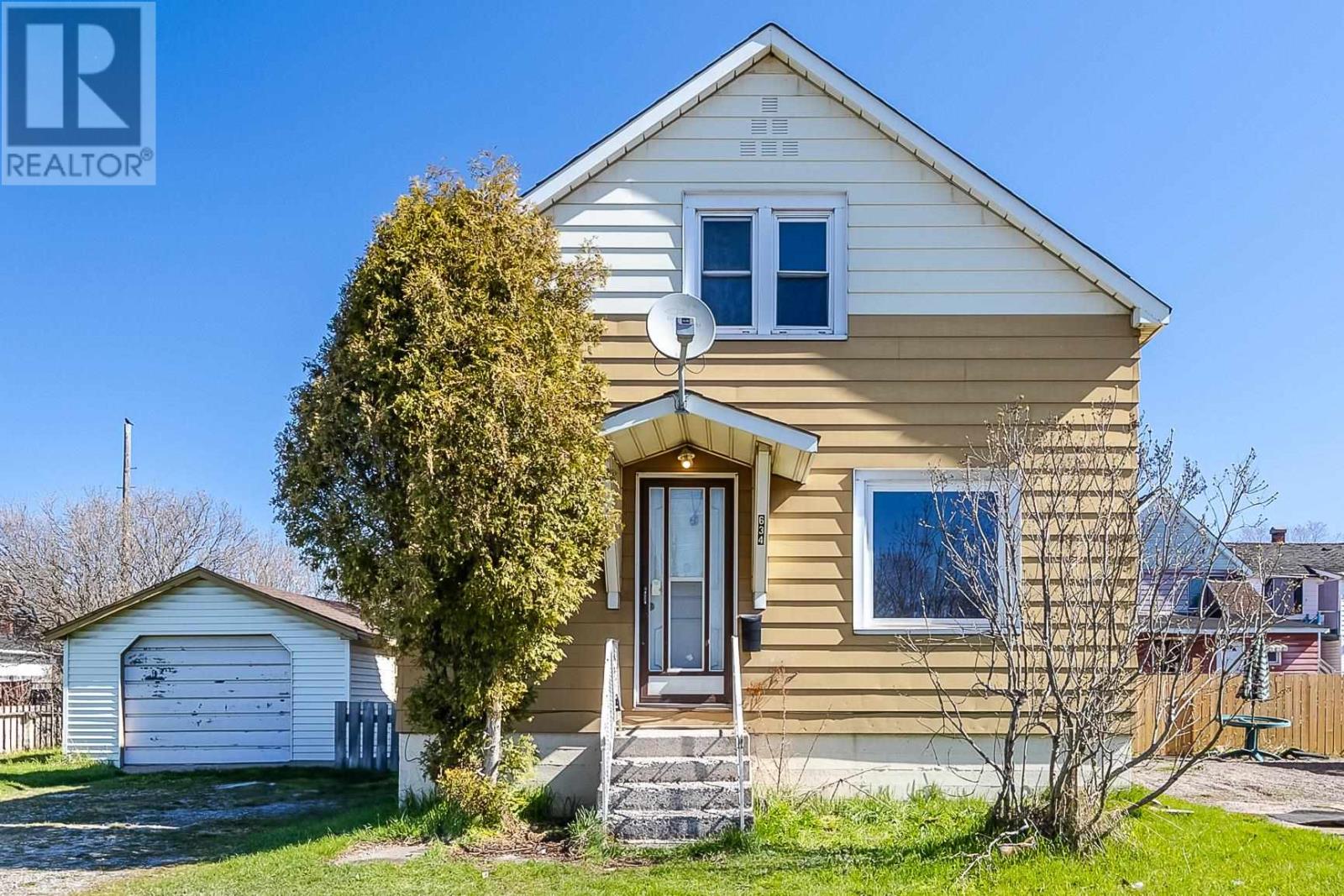 634 Portage LN - Image 2