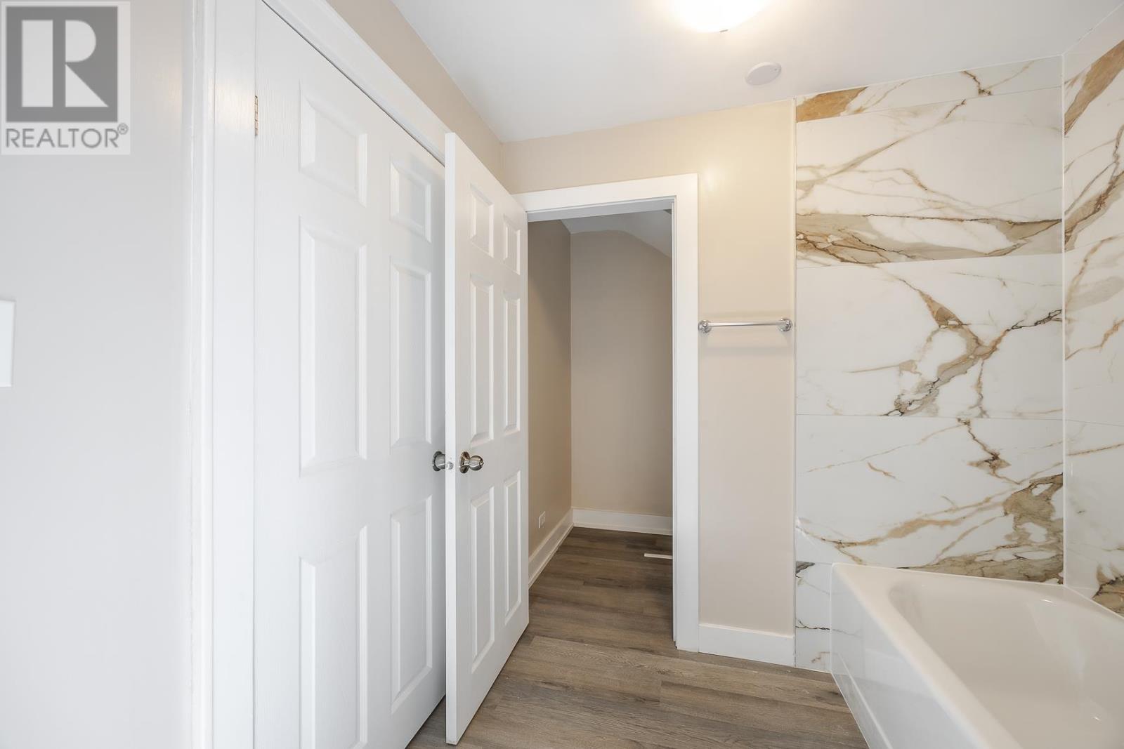 634 Portage LN - 23
