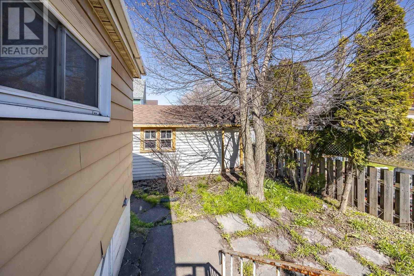 634 Portage LN - 27