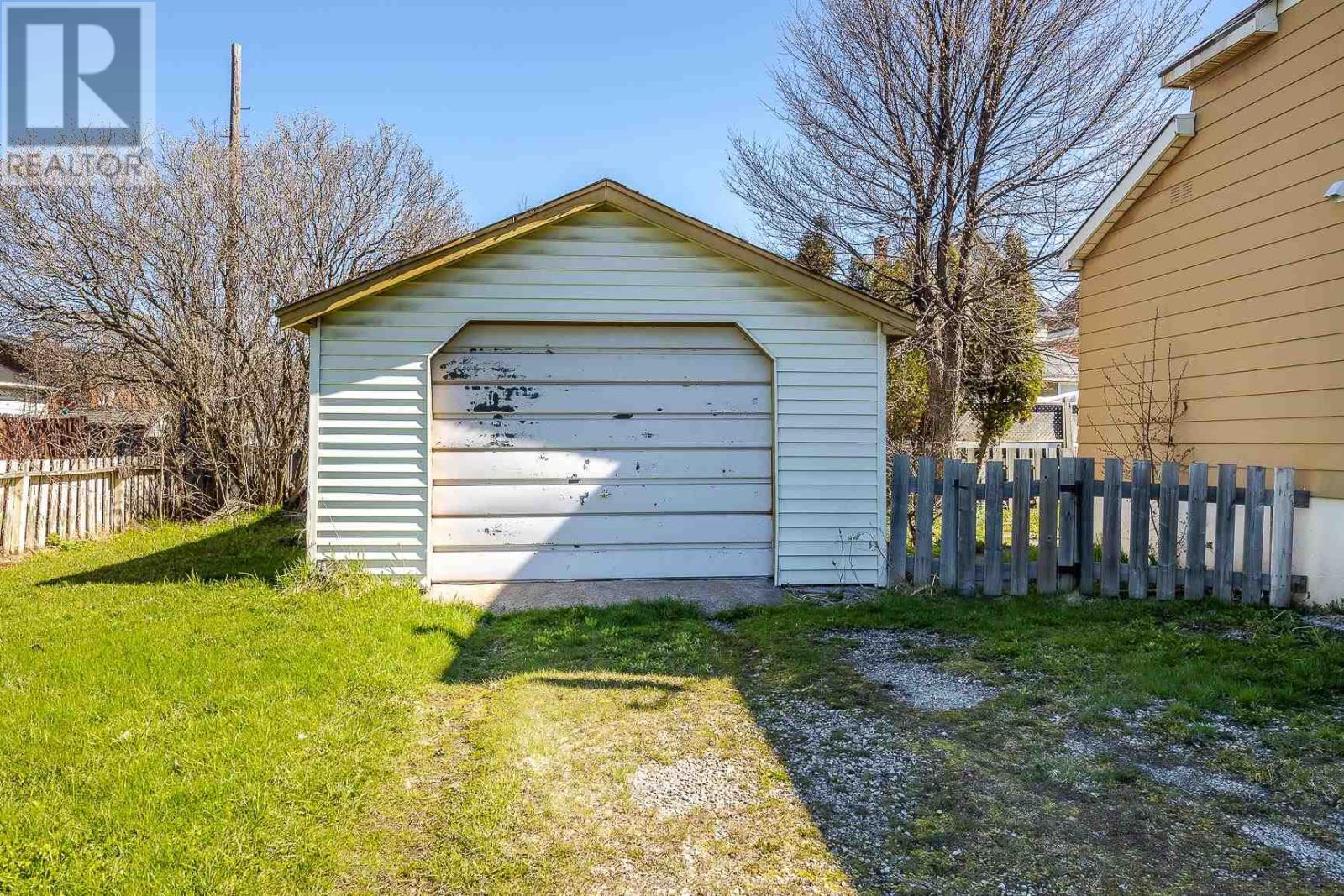 634 Portage LN - 28