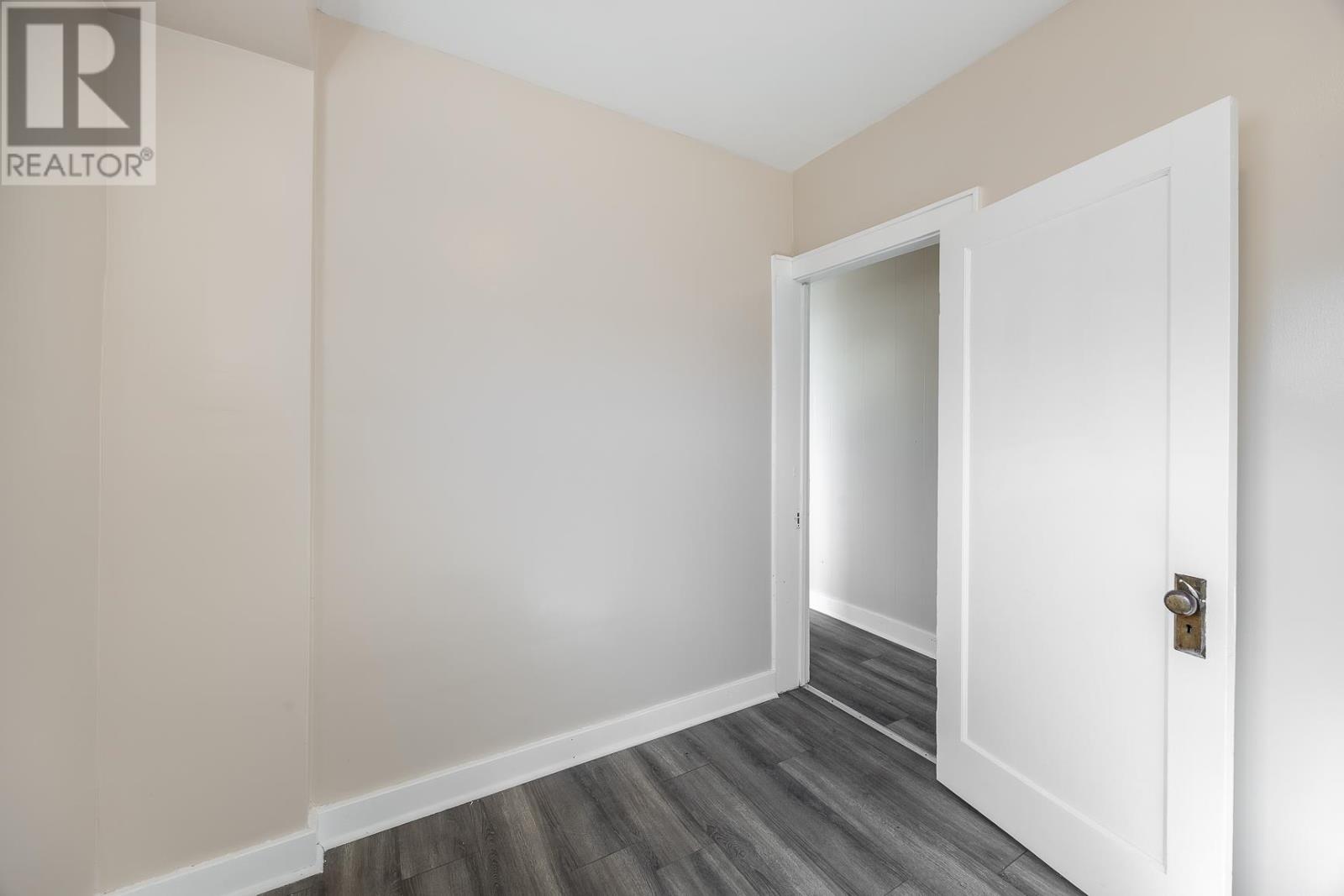 634 Portage LN - 9
