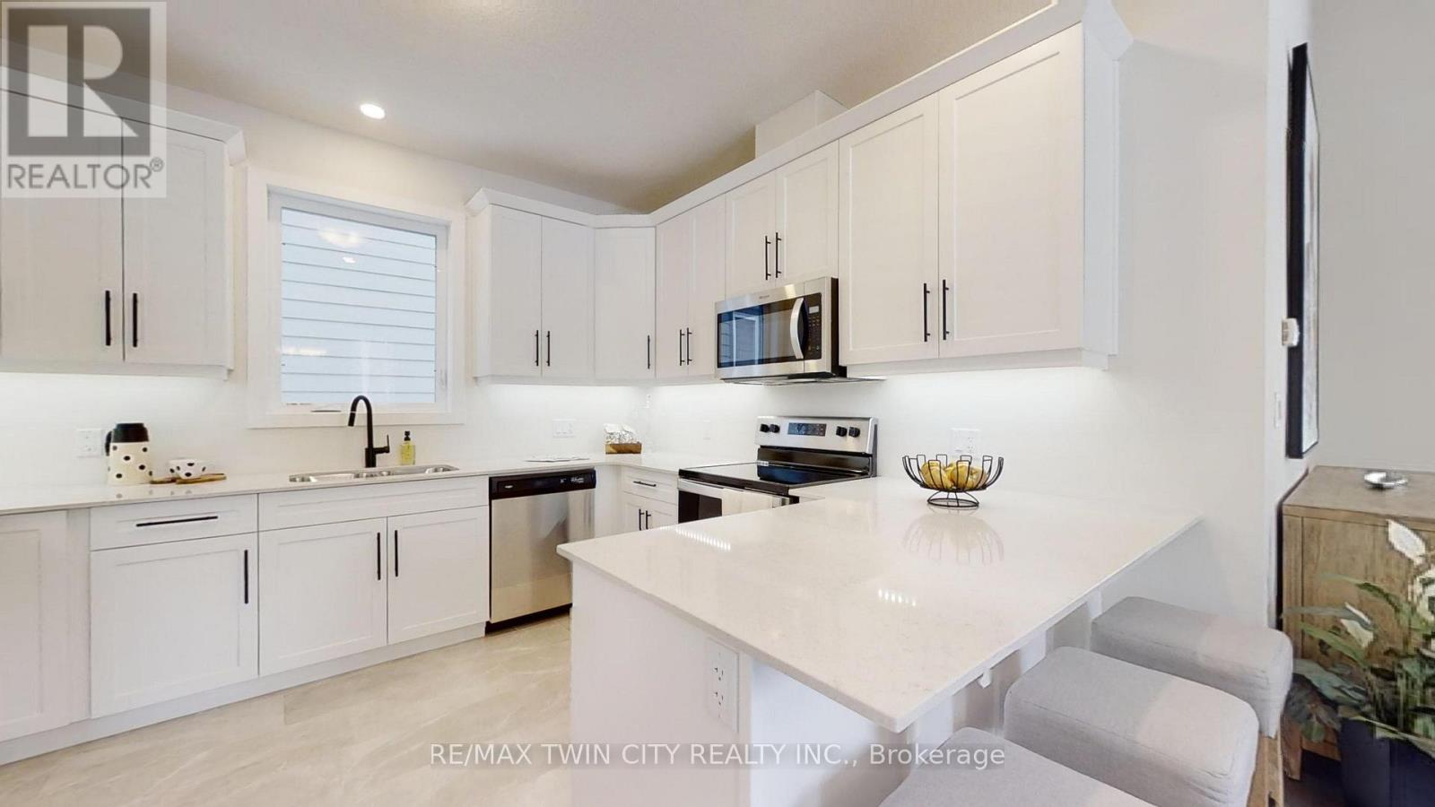 171 JULIE CRESCENT - 22
