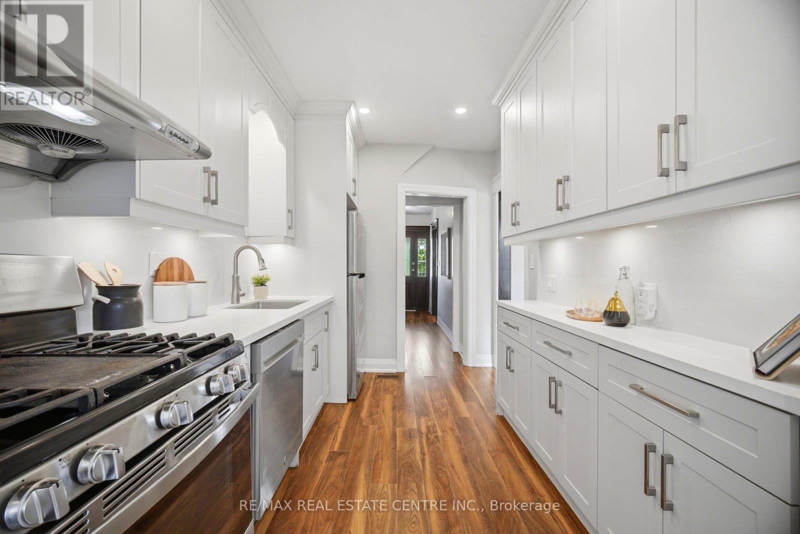 90 HOLTON AVENUE S - 18