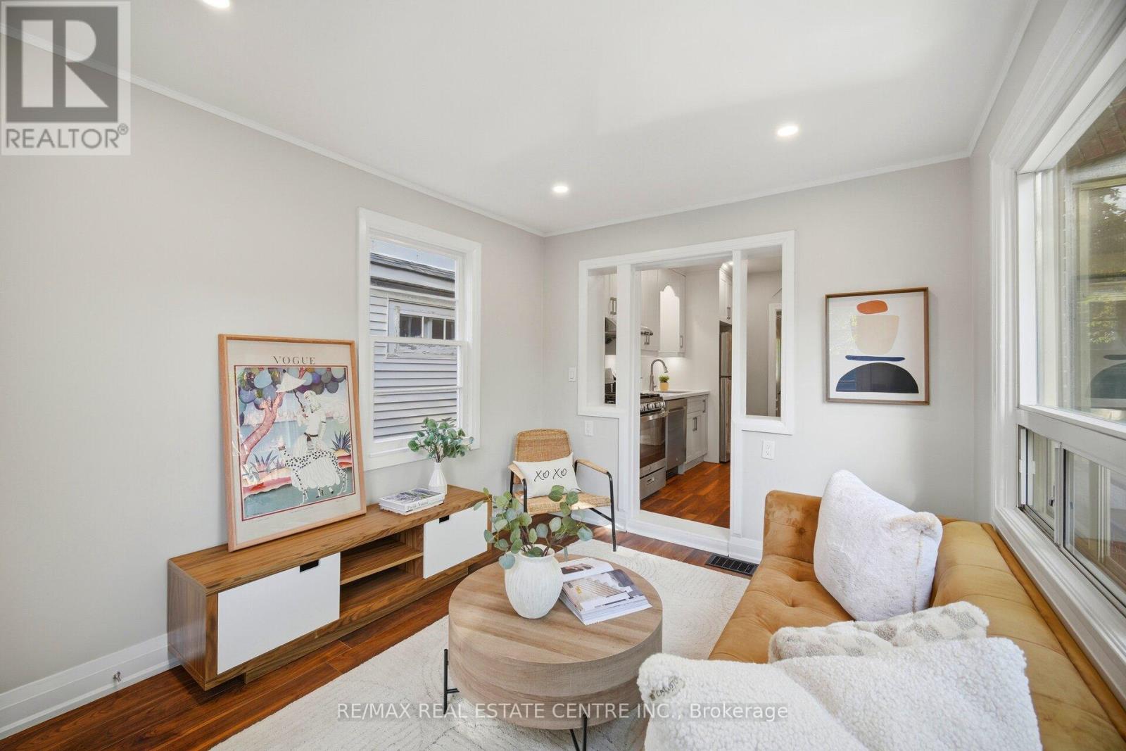 90 HOLTON AVENUE S - 21