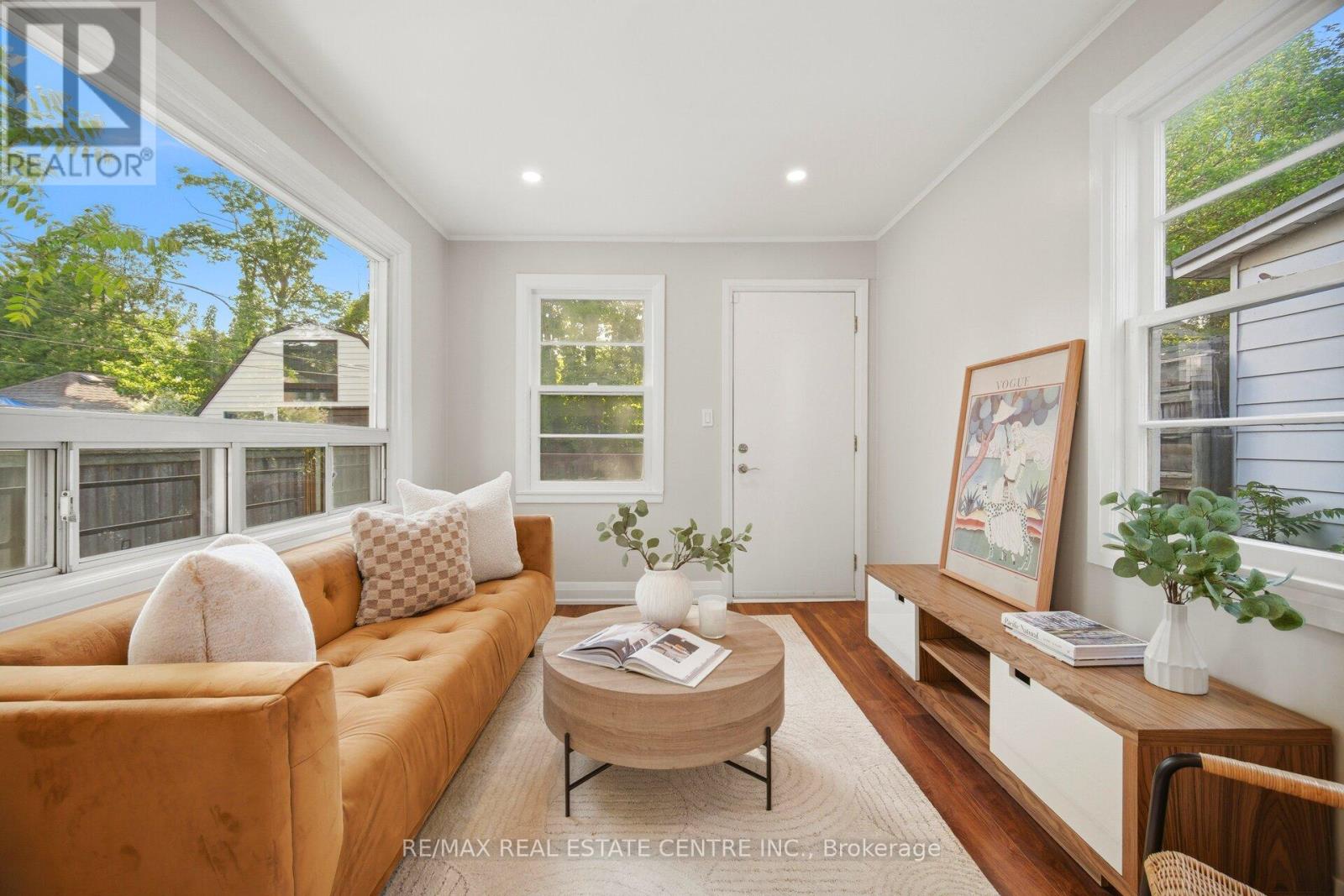 90 HOLTON AVENUE S - 22