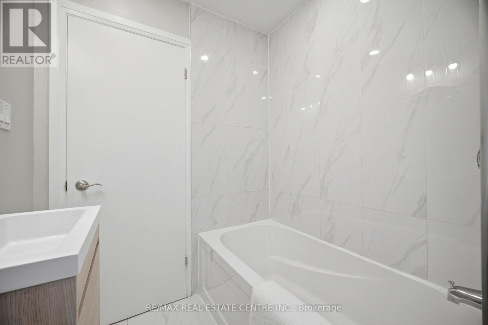 90 HOLTON AVENUE S - 32