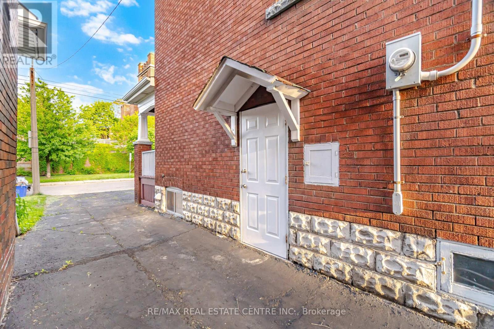 90 HOLTON AVENUE S - 50