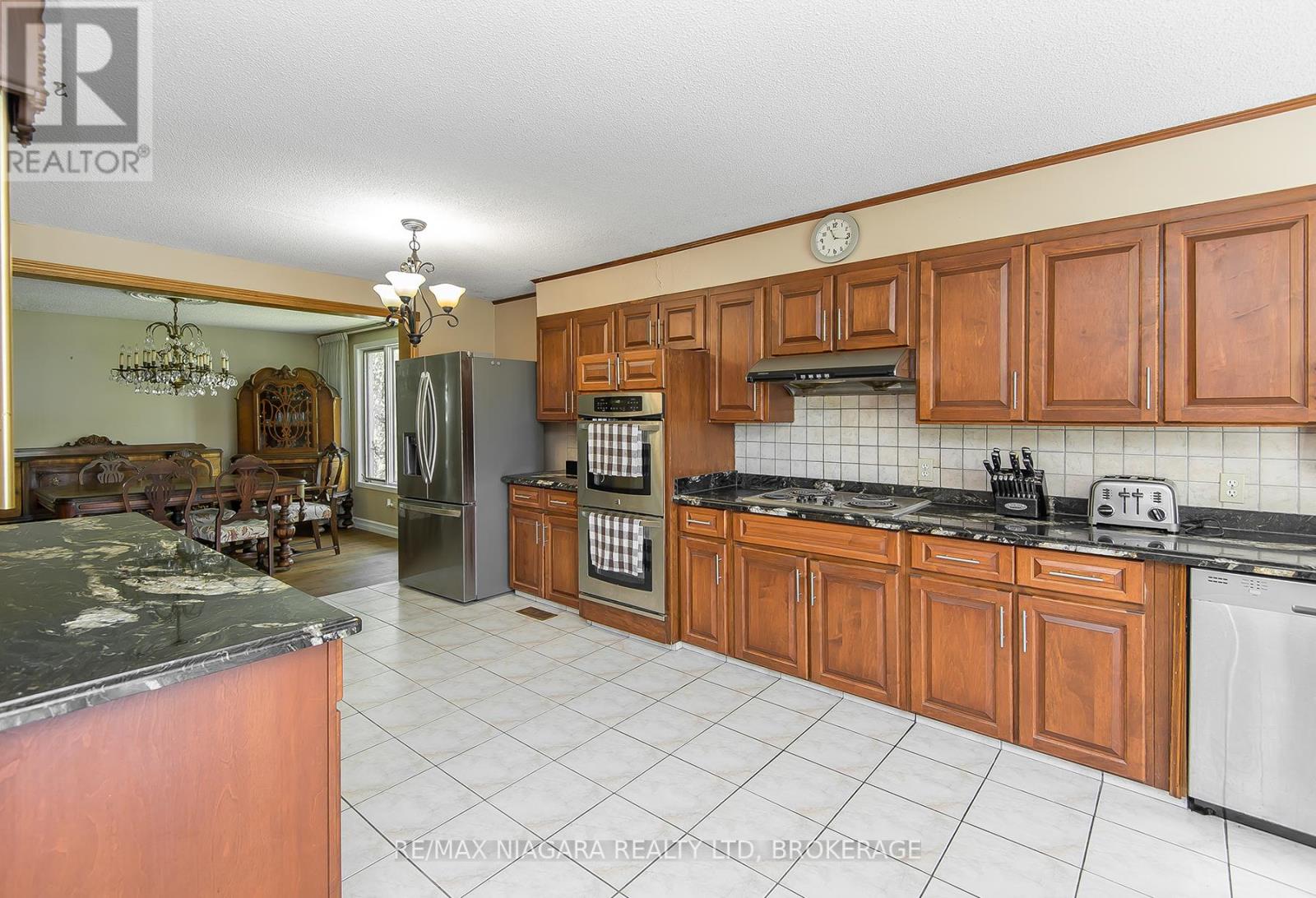 140 LAKESHORE ROAD - 34