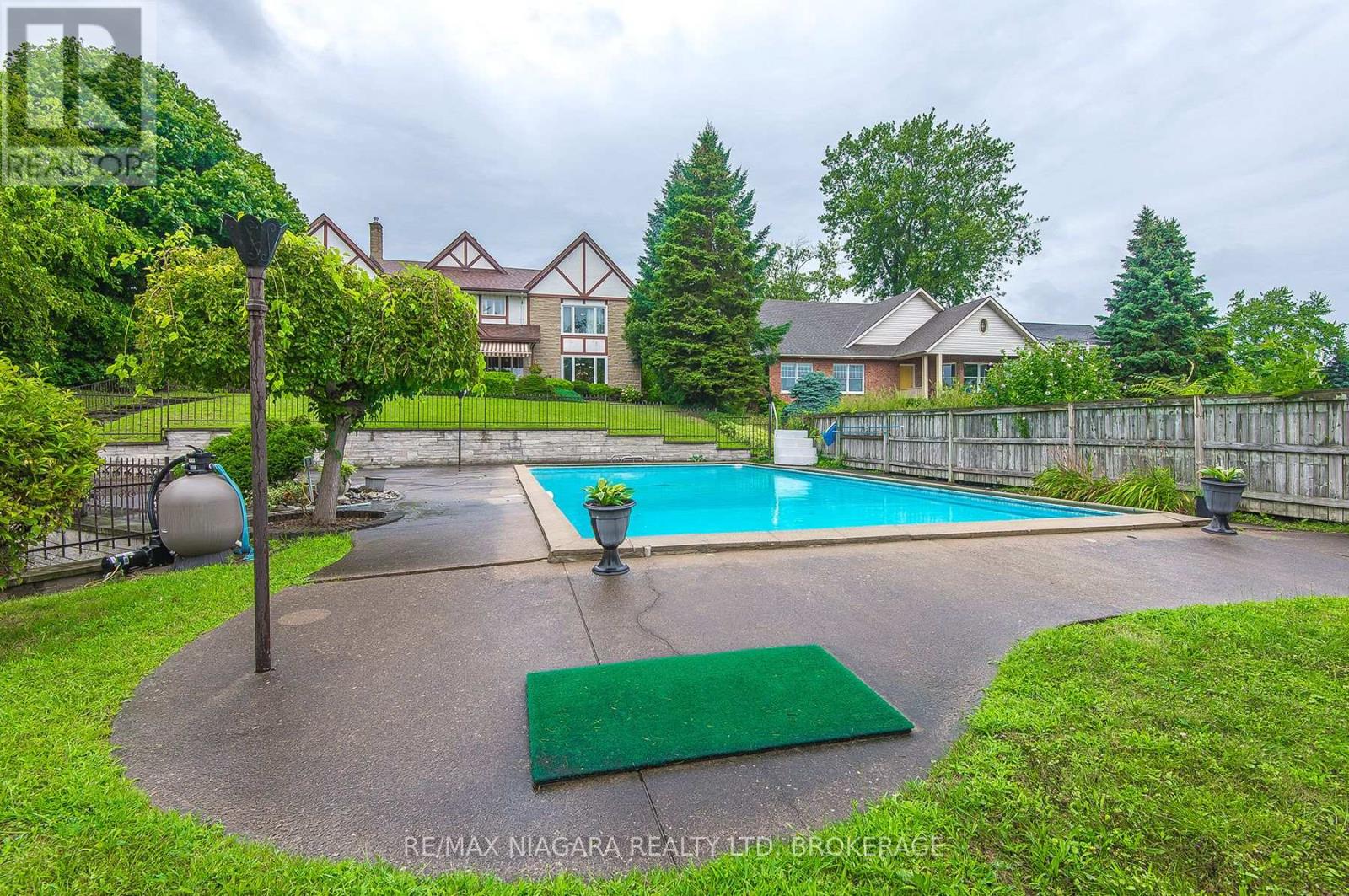 140 LAKESHORE ROAD - 12