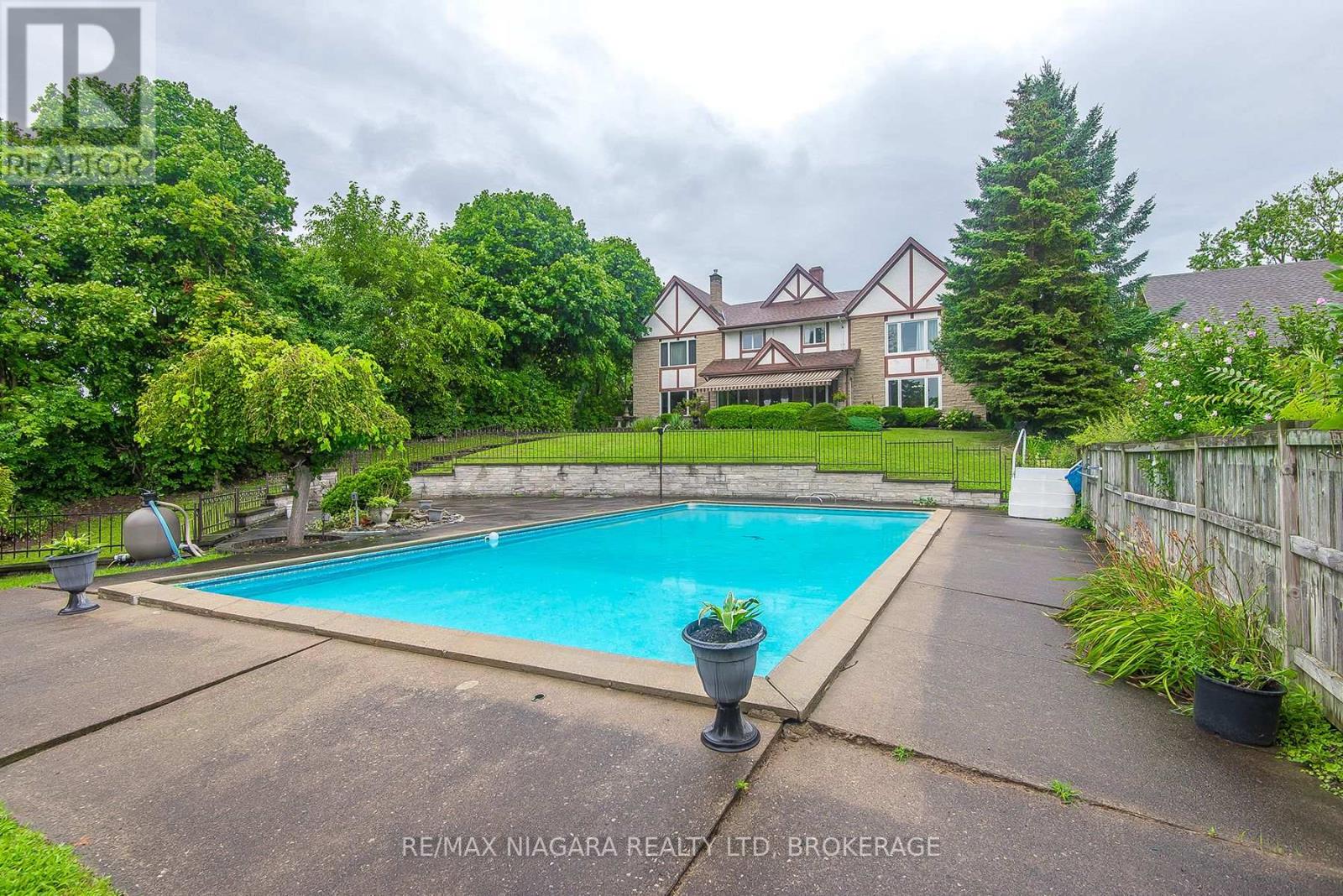 140 LAKESHORE ROAD - 13