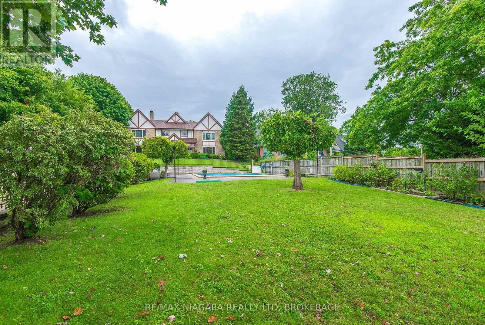 140 LAKESHORE ROAD - 11