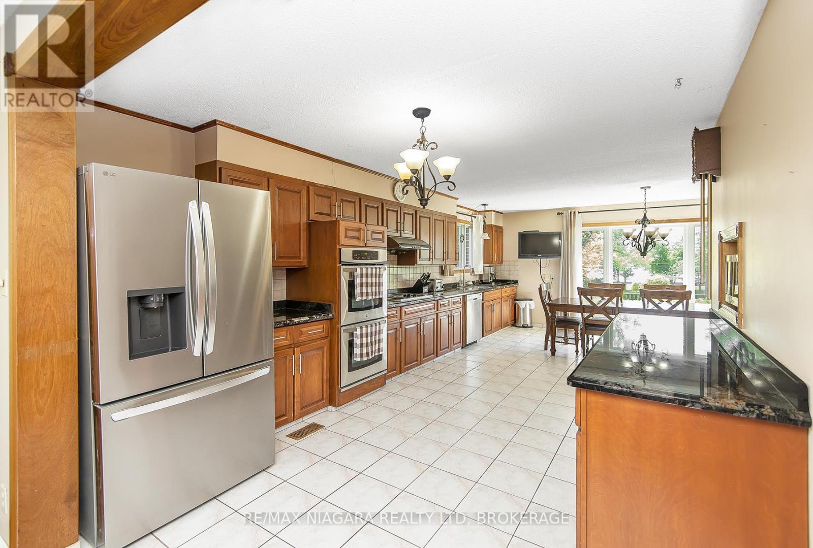140 LAKESHORE ROAD - 30