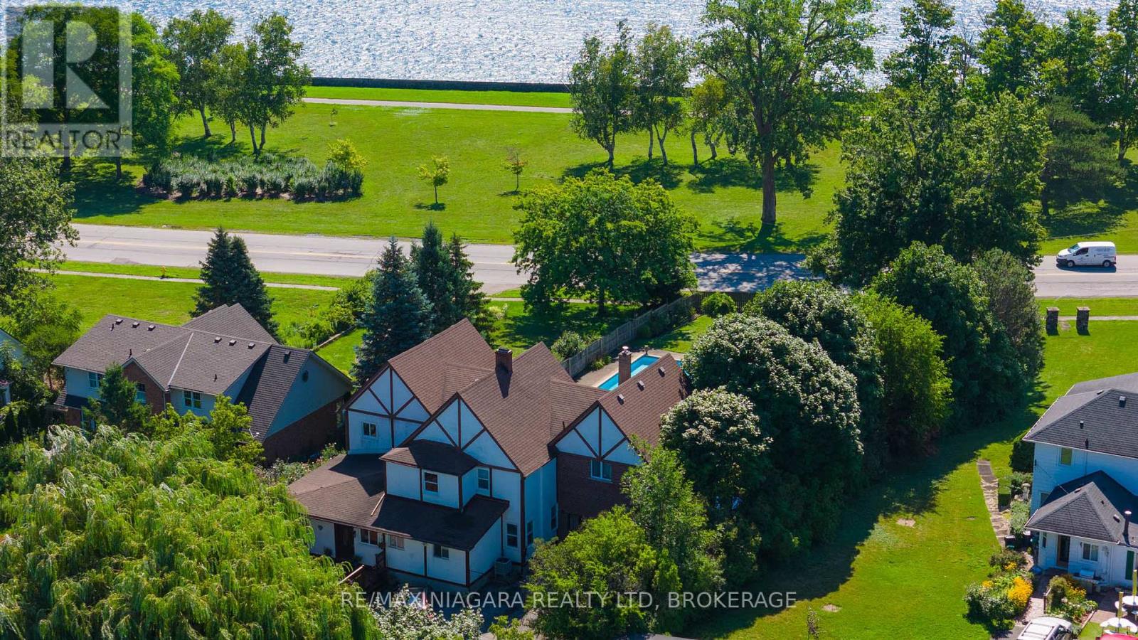 140 LAKESHORE ROAD - 22