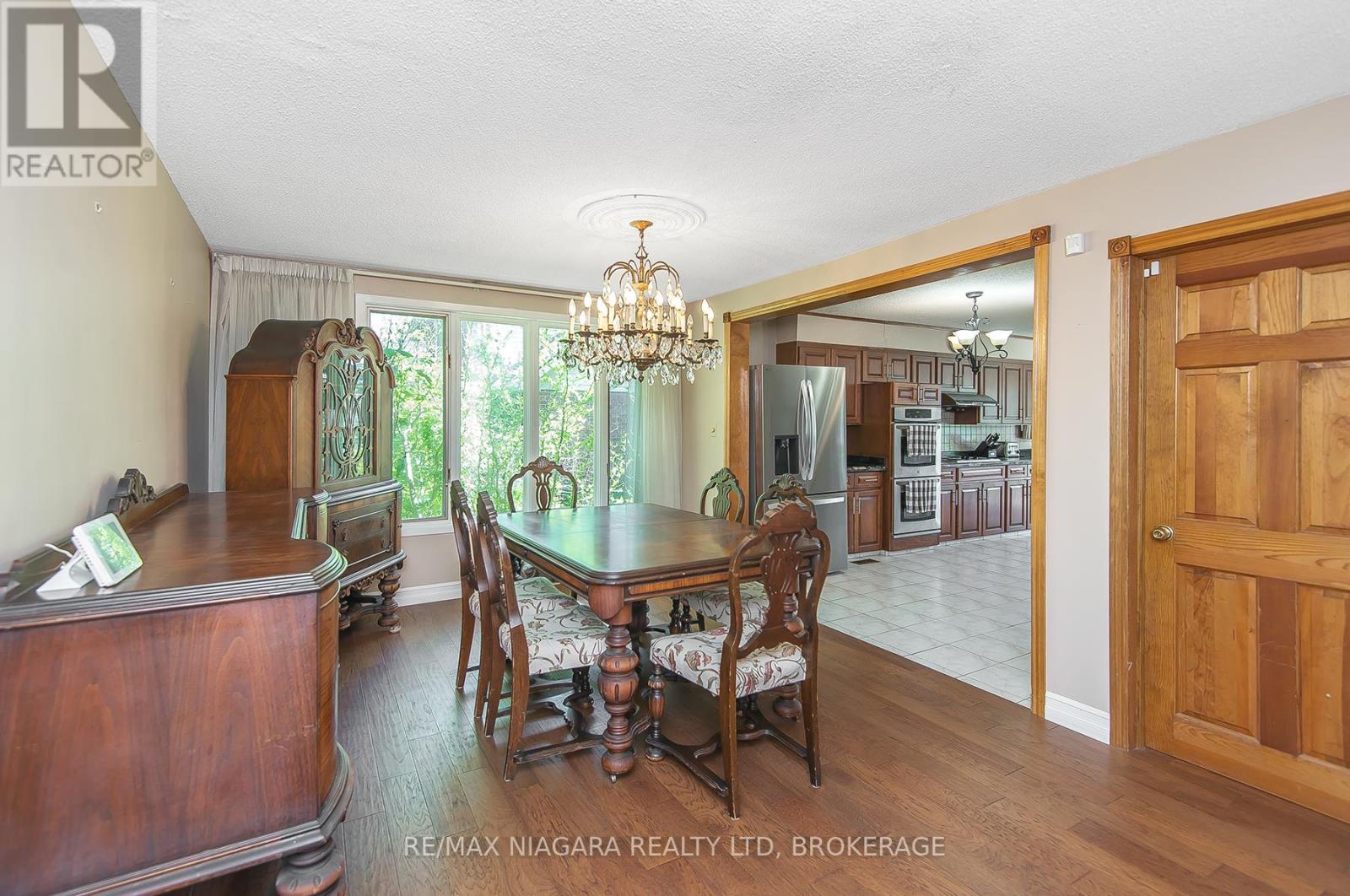 140 LAKESHORE ROAD - 36
