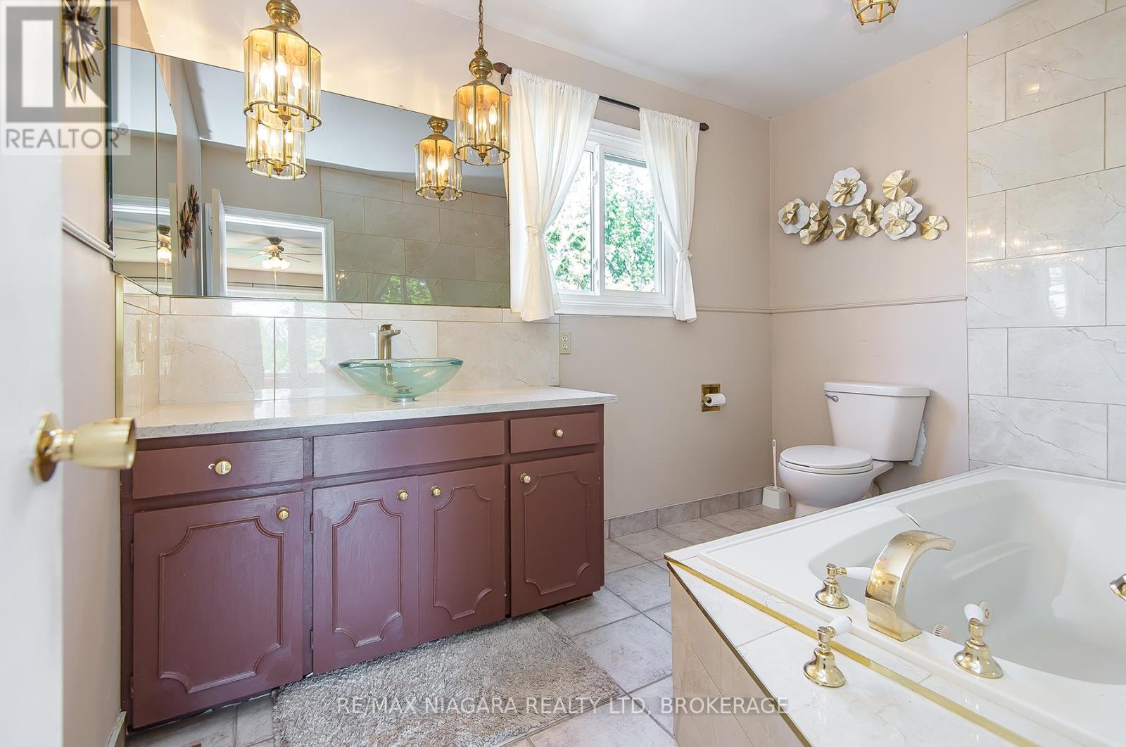 140 LAKESHORE ROAD - 48