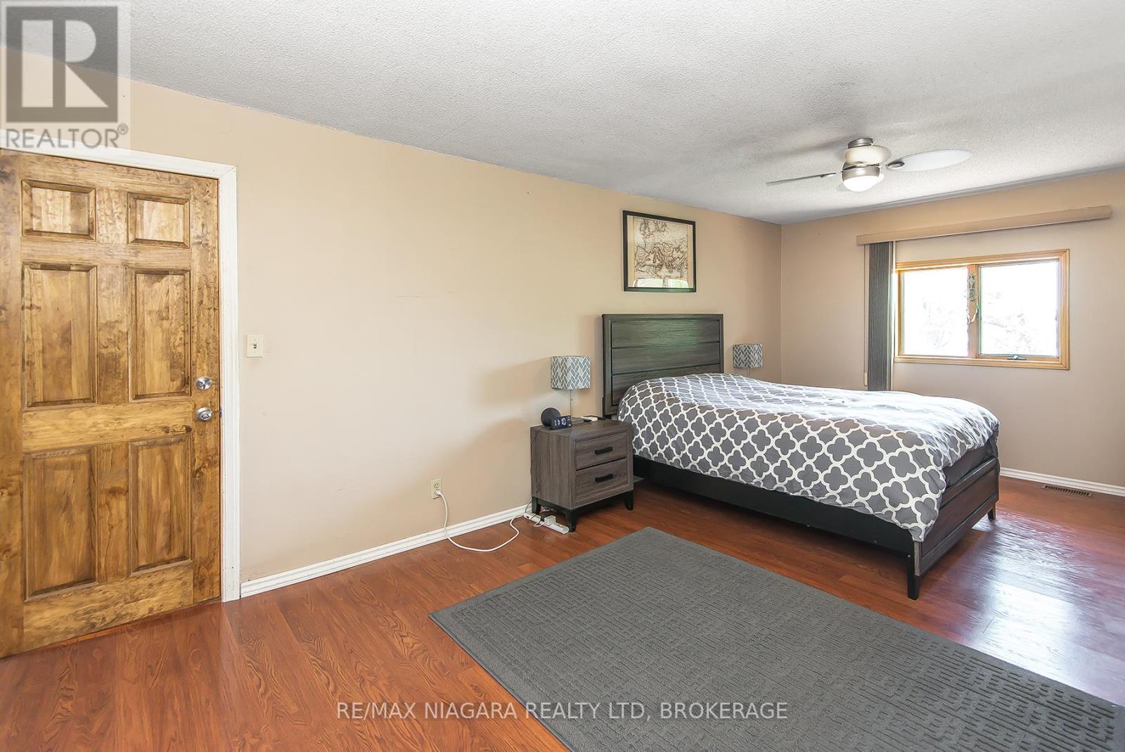 140 LAKESHORE ROAD - 43