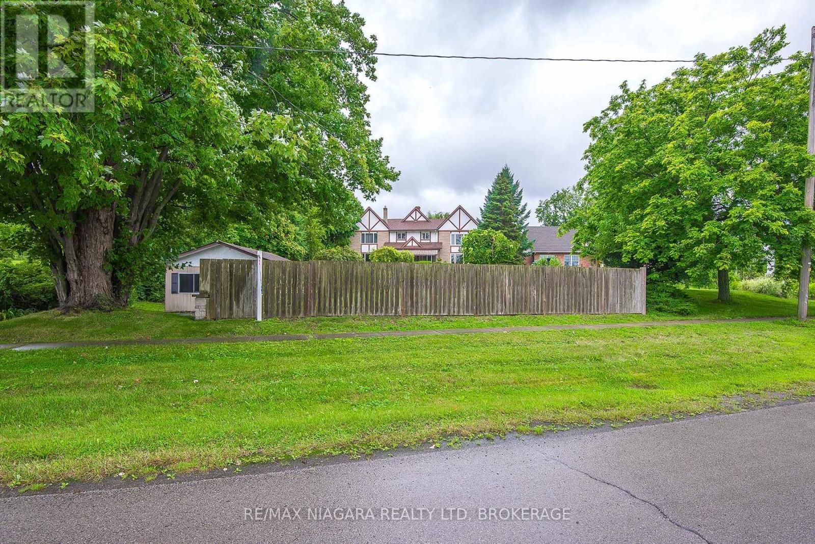 140 LAKESHORE ROAD - 8