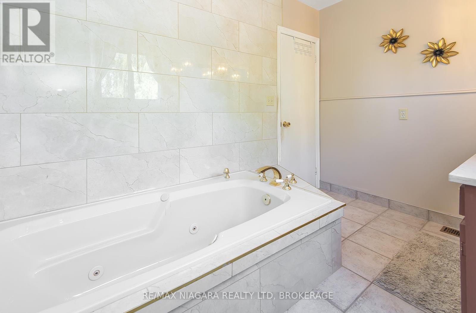 140 LAKESHORE ROAD - 49