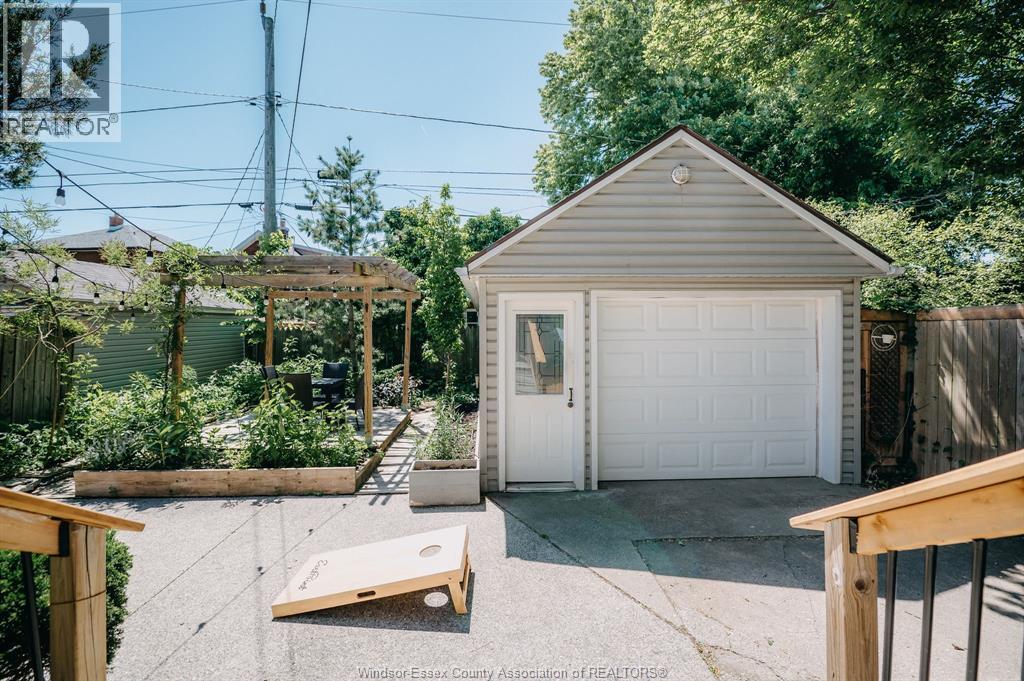 2263 Fraser AVENUE - 31