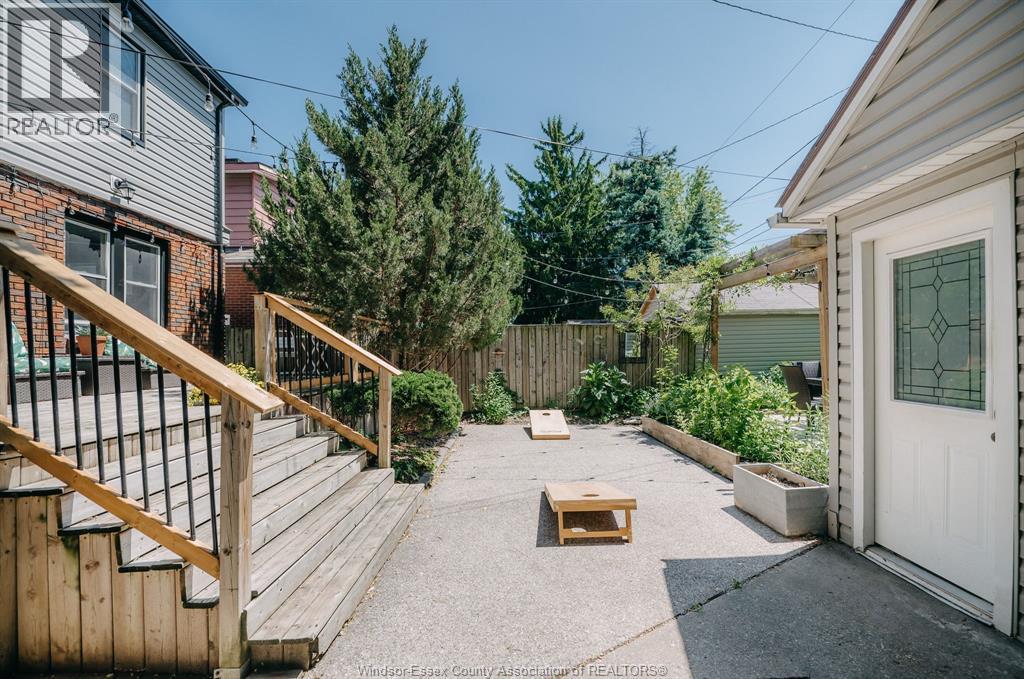 2263 Fraser AVENUE - 32