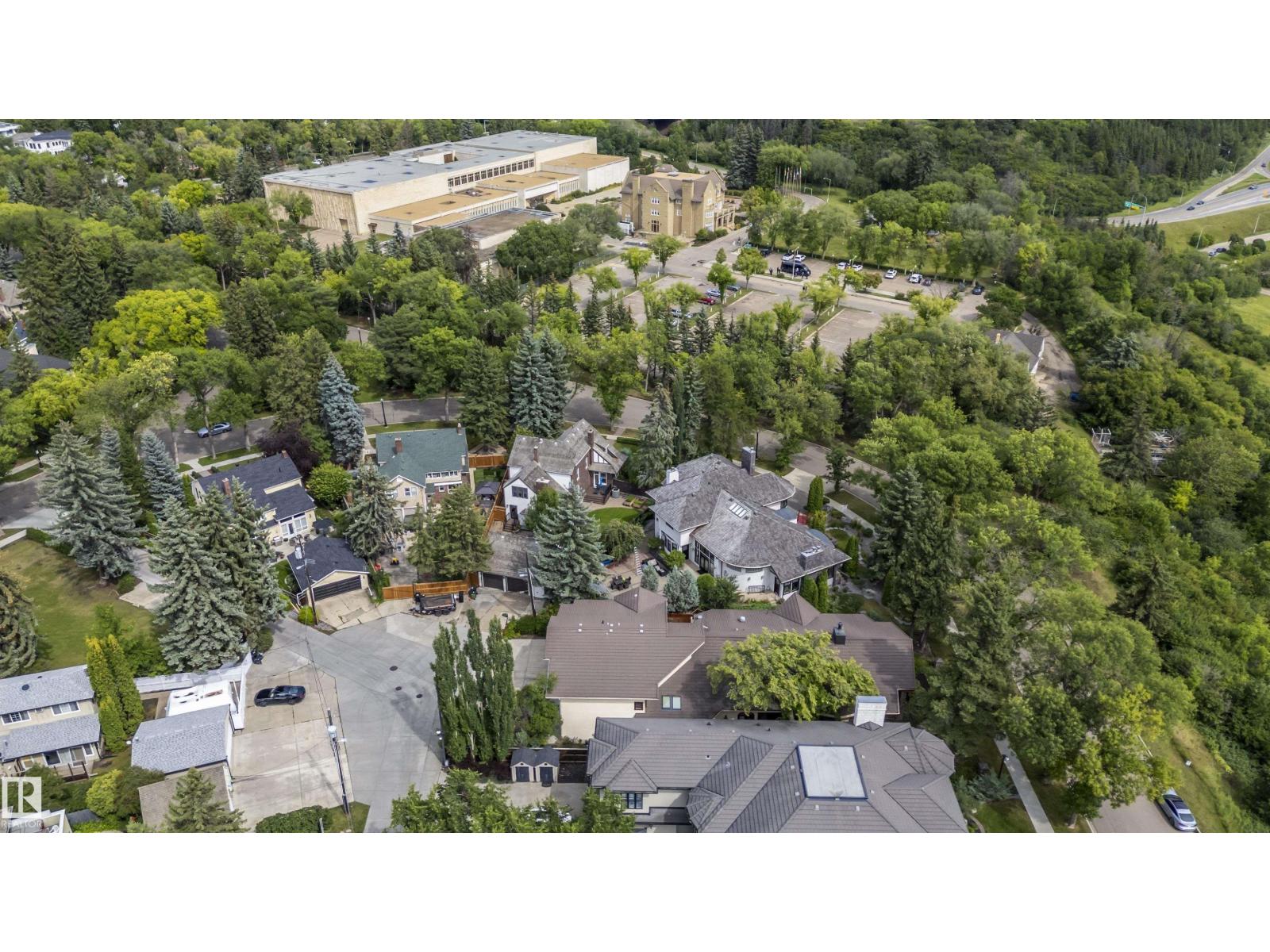 12 WELLINGTON CR NW - 68