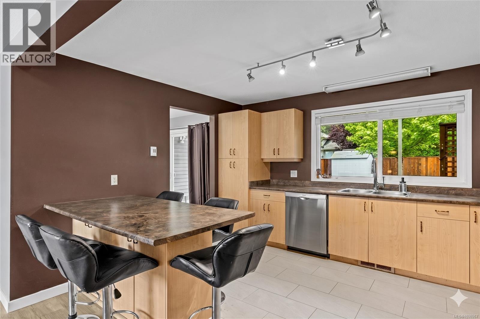 375 Temple St - Image 3