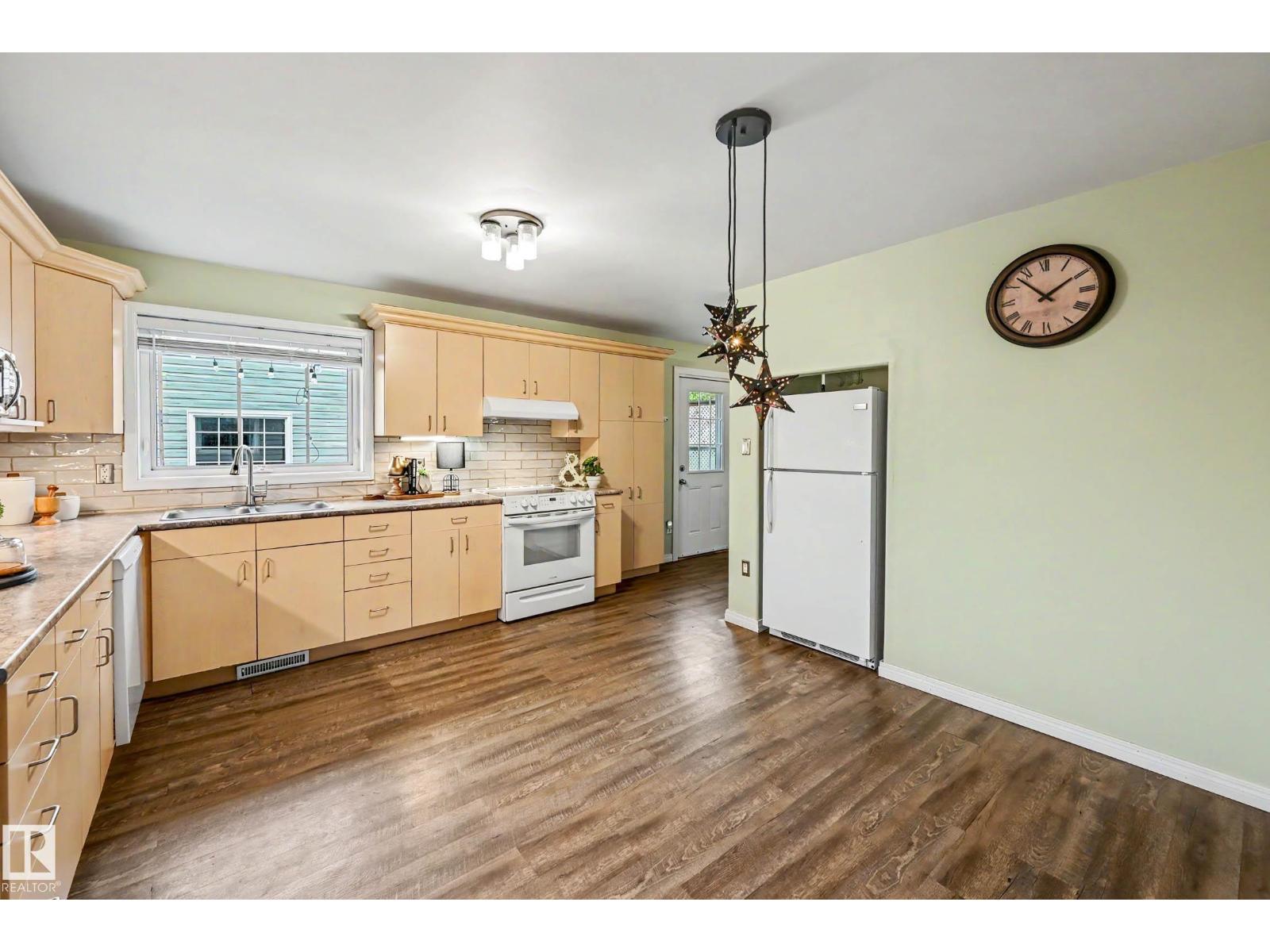 11006 161 ST NW - 8