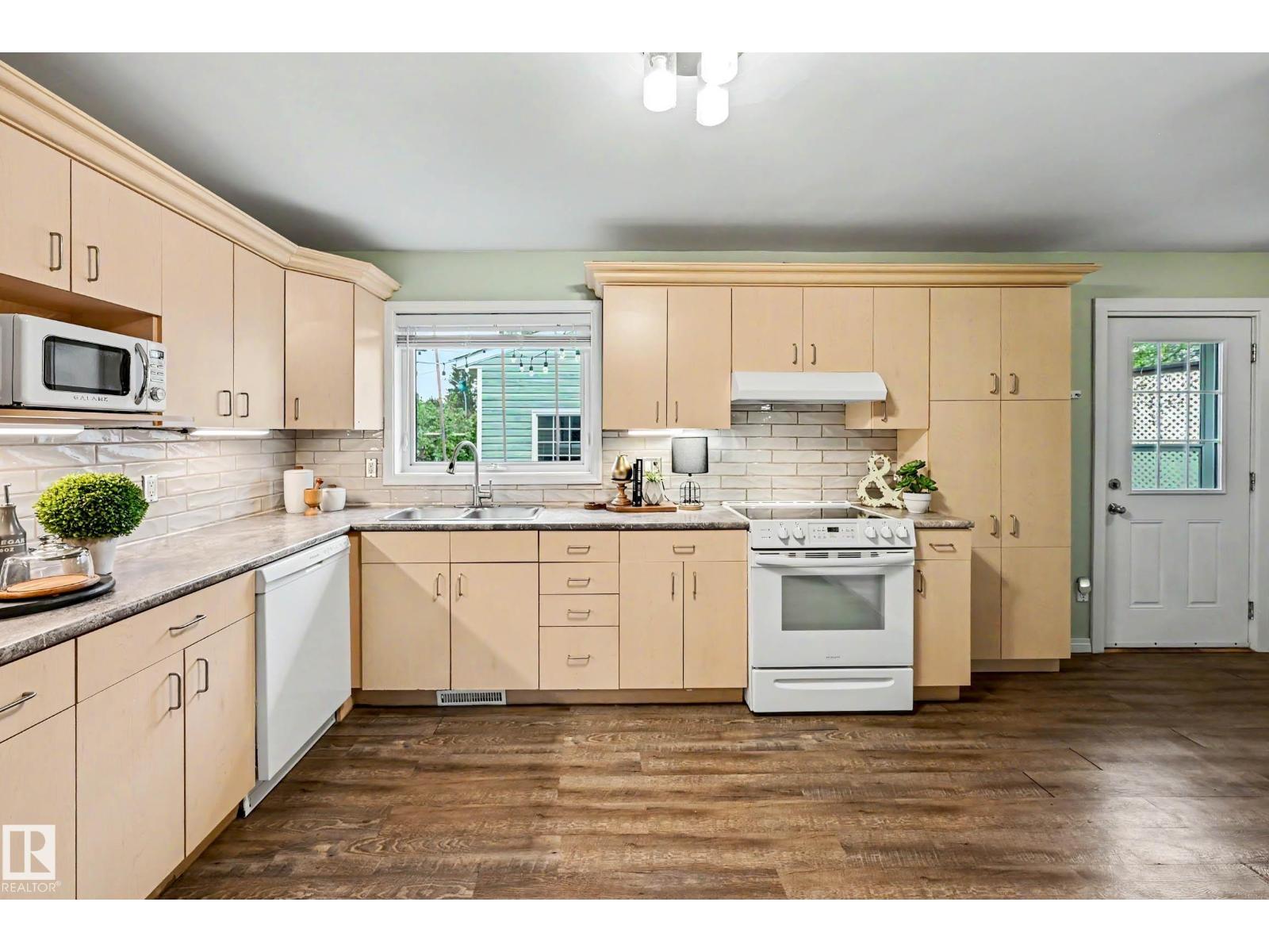 11006 161 ST NW - 9
