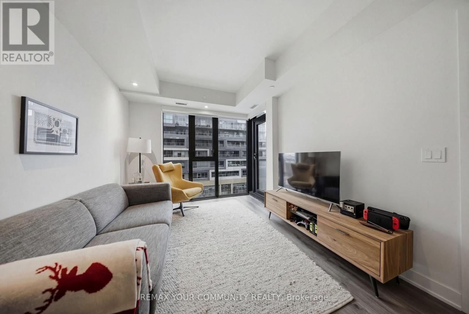 #515 840 ST CLAIR AVENUE W - 13