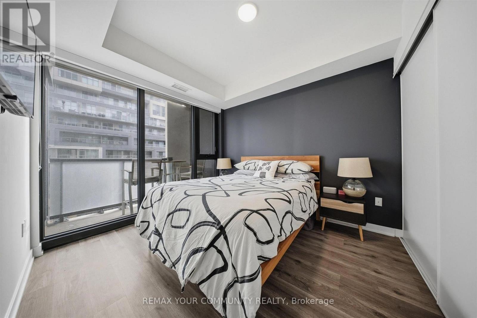 #515 840 ST CLAIR AVENUE W - 18