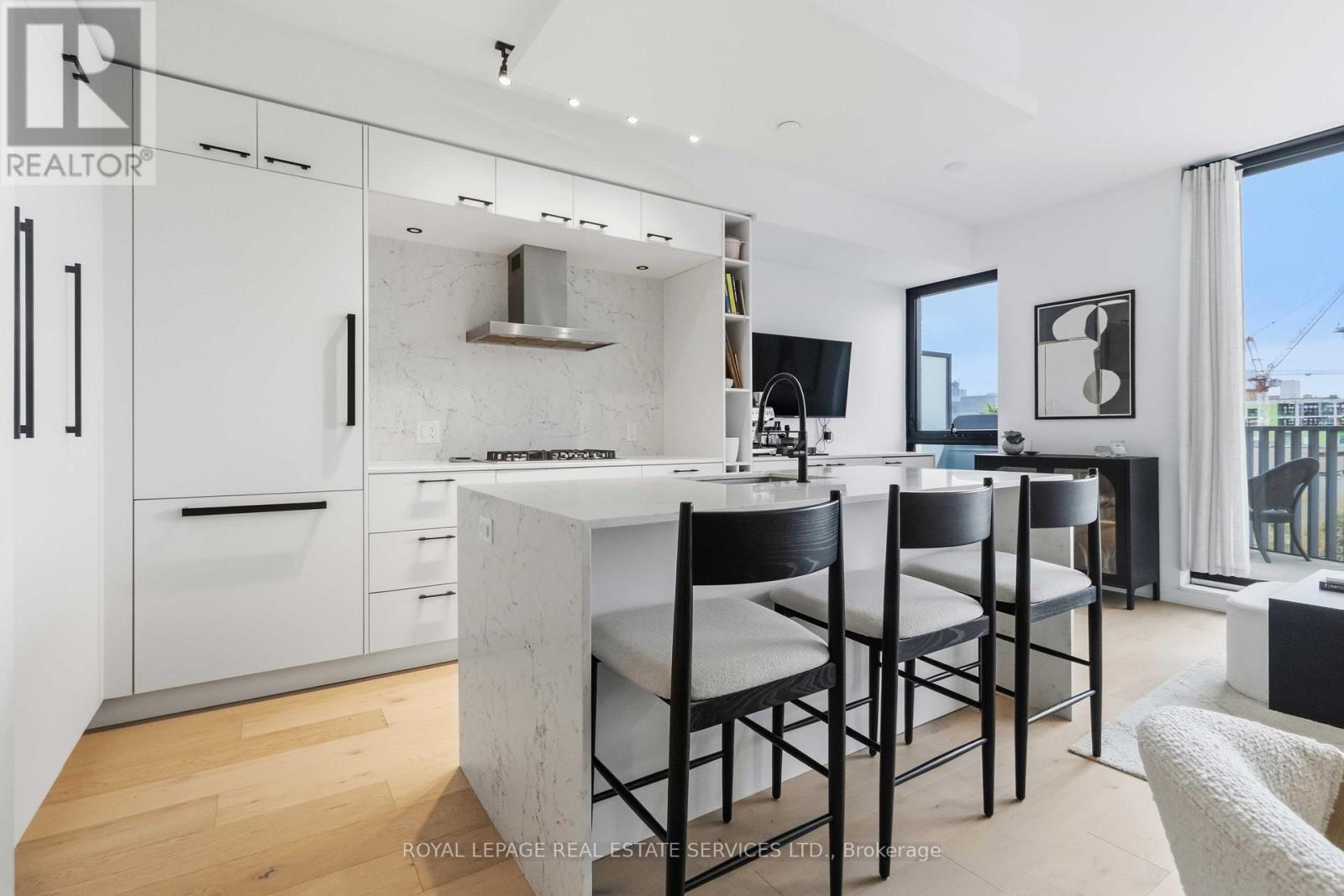 #805 41 DOVERCOURT ROAD - 11