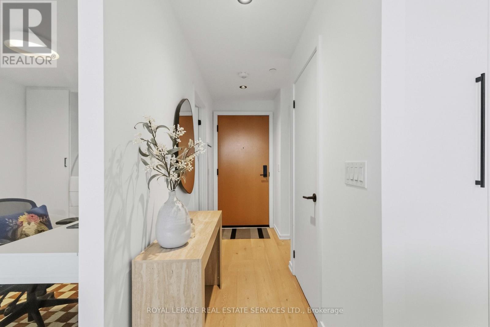 #805 41 DOVERCOURT ROAD - 6
