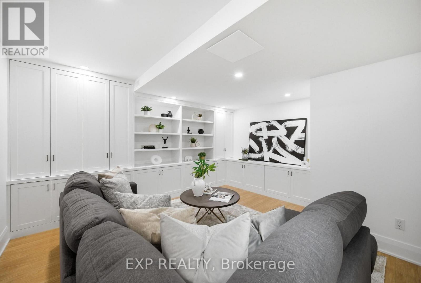 #B 188 LIPPINCOTT STREET - 26