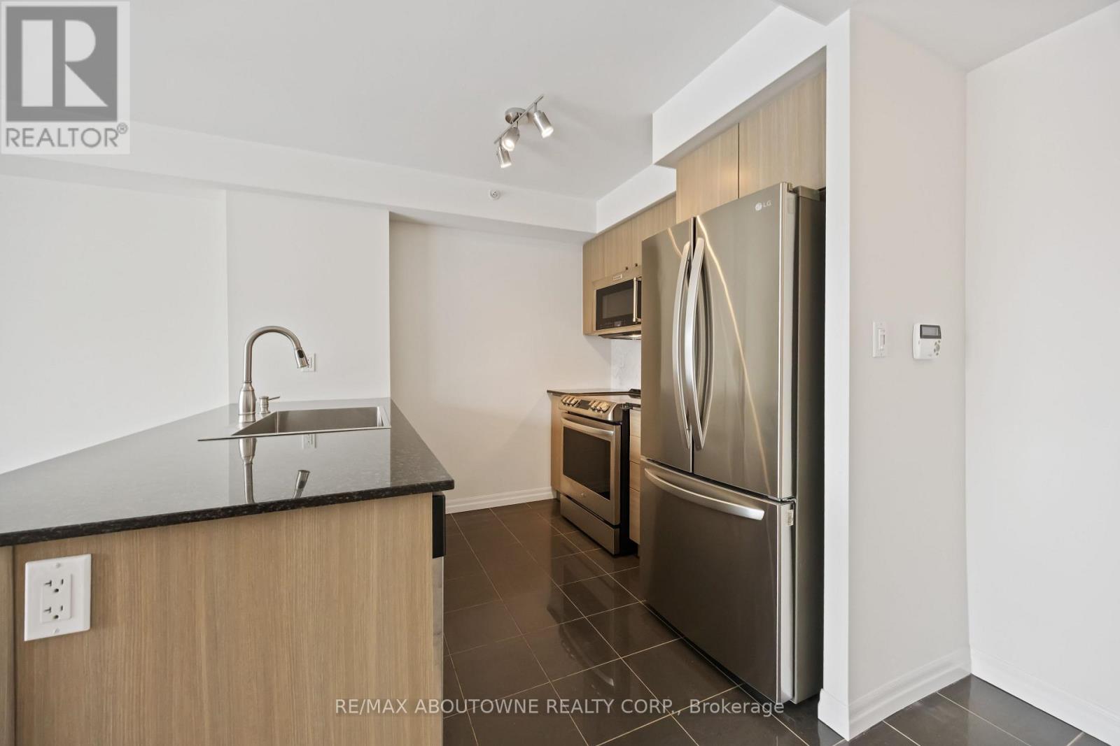#306 275 YORKLAND ROAD - 10