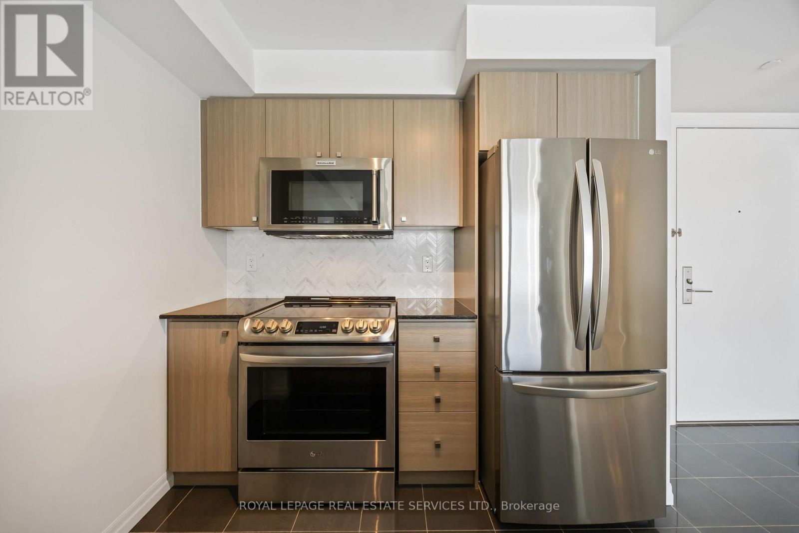 #306 275 YORKLAND ROAD - 11