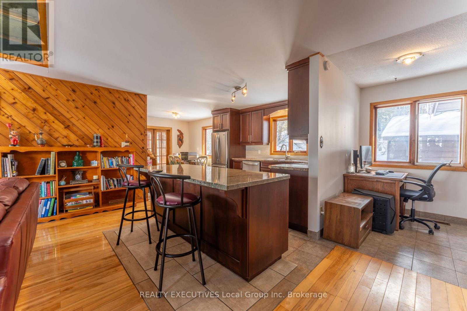 410 PINECREEK CRESCENT - 15