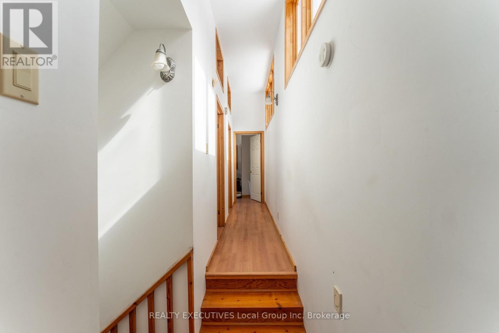 410 PINECREEK CRESCENT - 28