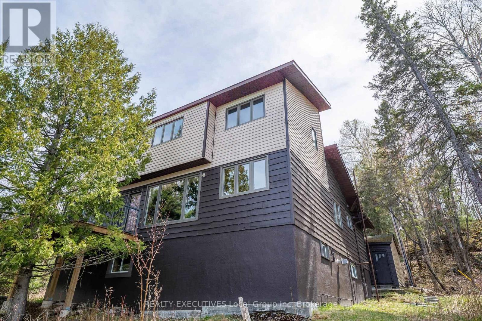 410 PINECREEK CRESCENT - 40