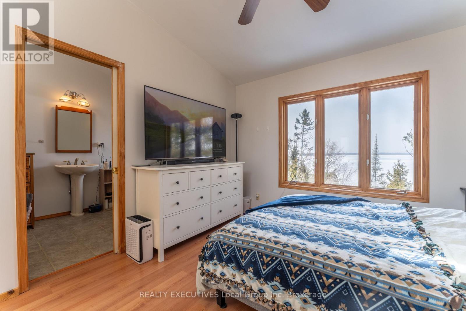 410 PINECREEK CRESCENT - 34
