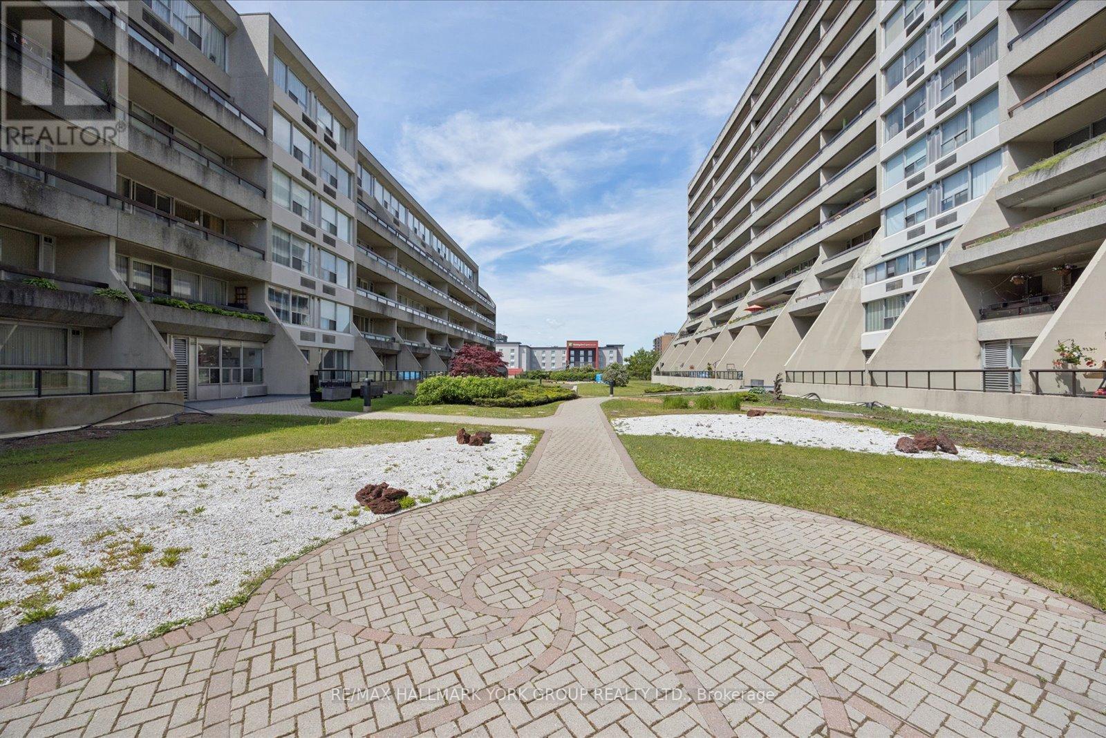 #1016 55 WILLIAM STREET E - 26