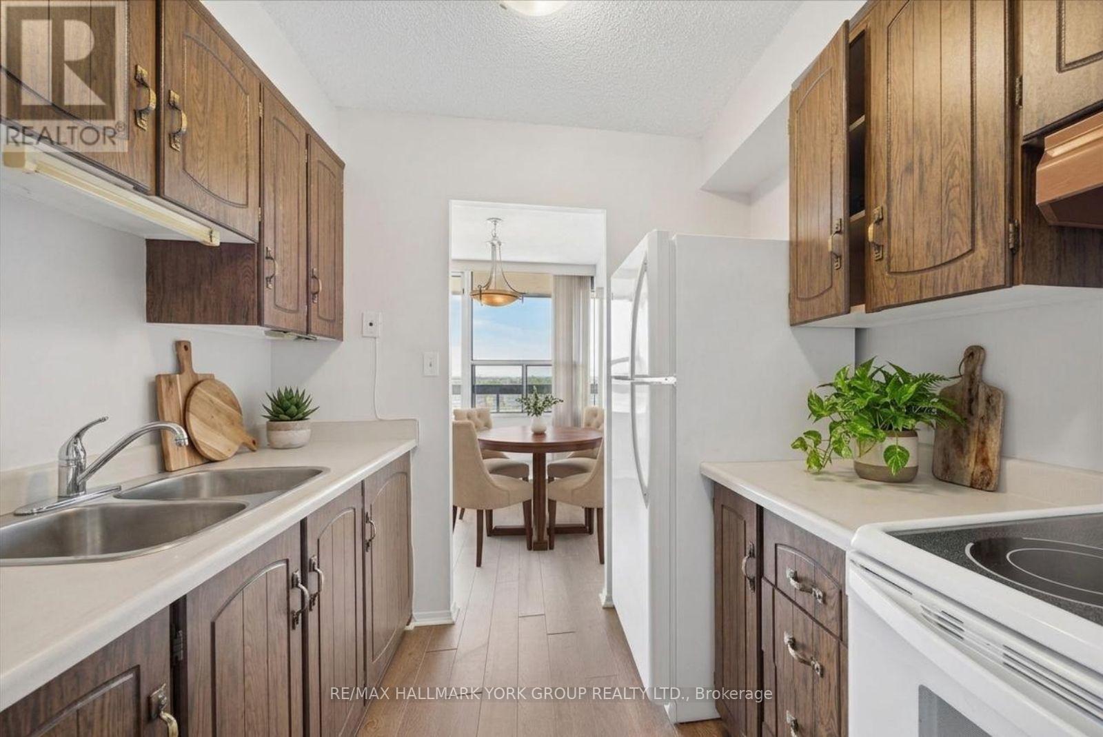 #1016 55 WILLIAM STREET E - 7