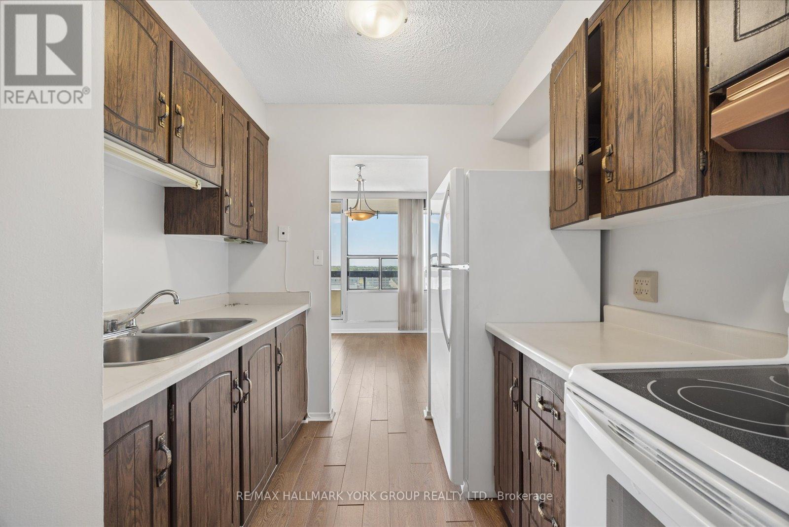 #1016 55 WILLIAM STREET E - 8