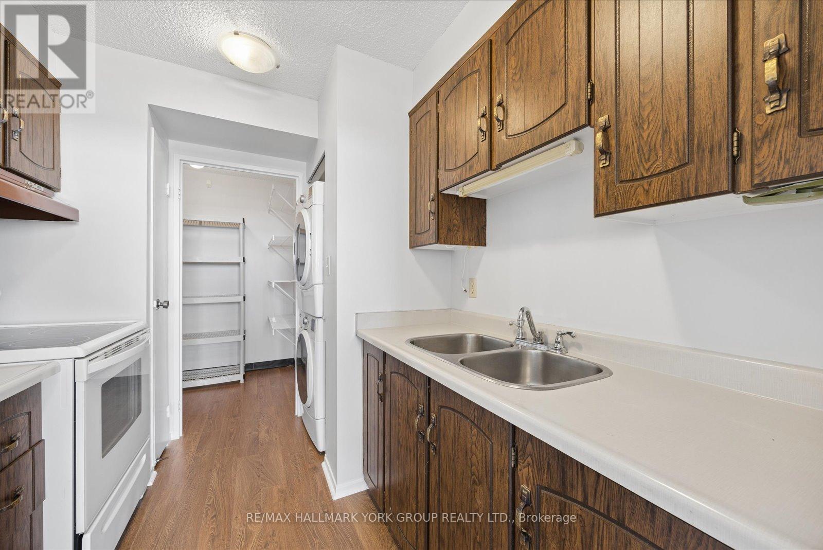 #1016 55 WILLIAM STREET E - 9
