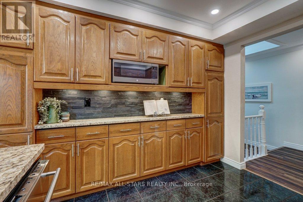 75 HAWLEY CRESCENT - 12