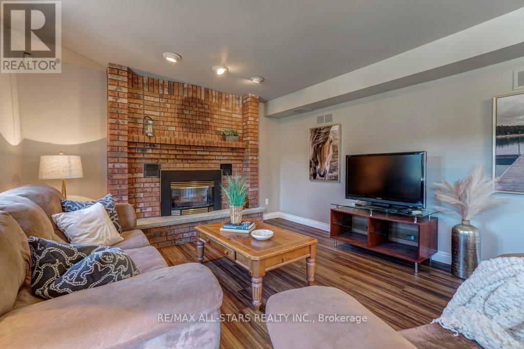 75 HAWLEY CRESCENT - 16