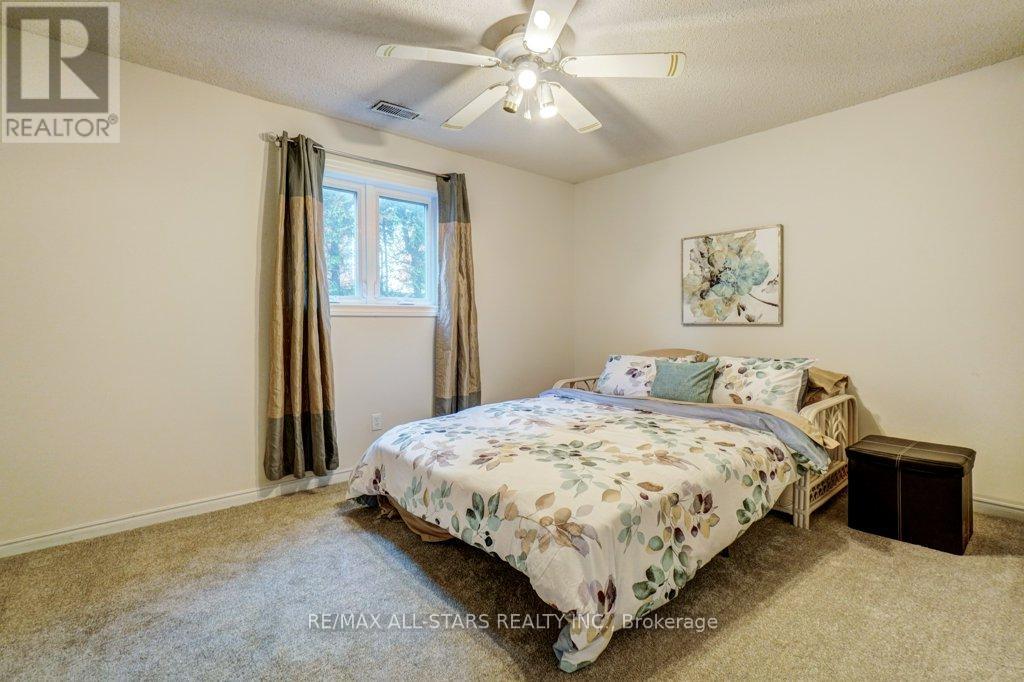 75 HAWLEY CRESCENT - 22