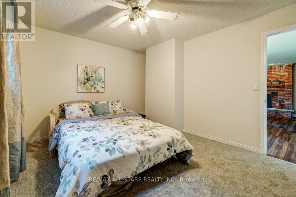 75 HAWLEY CRESCENT - 23