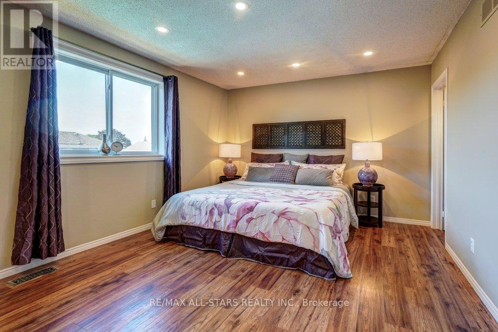 75 HAWLEY CRESCENT - 26