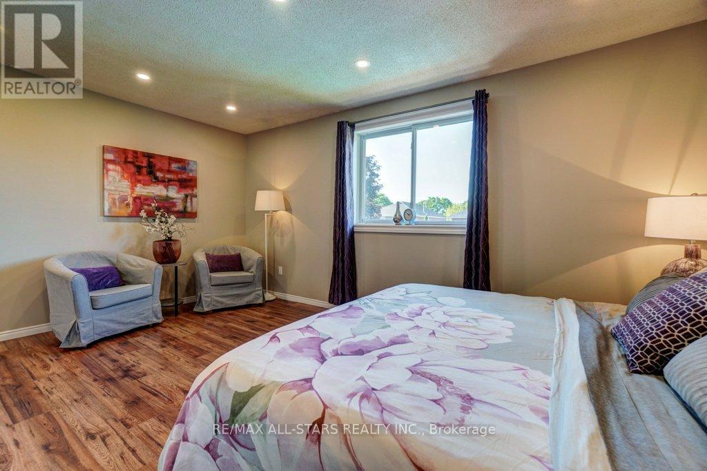 75 HAWLEY CRESCENT - 27
